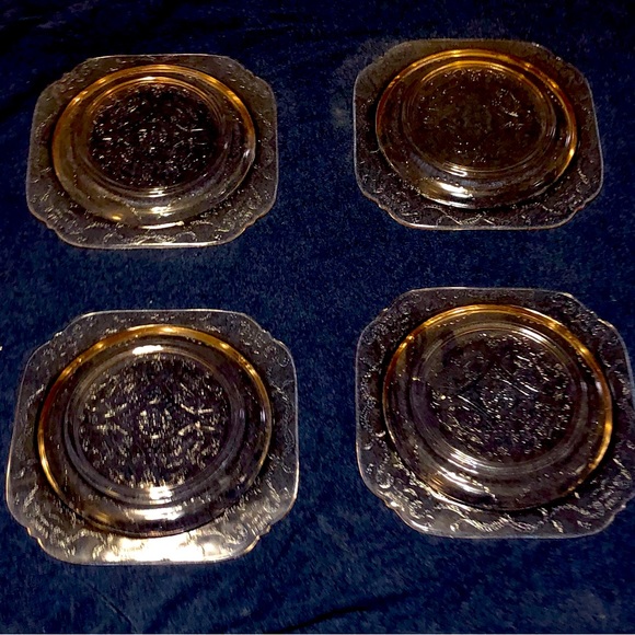 Vintage set of four pink depression plates - Picture 2 of 3